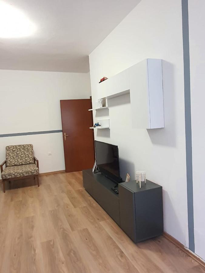 Heris'S Apartment Tirana Exterior photo